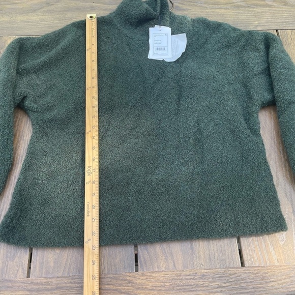 Theory Oversized Turtleneck Sweater in Wool Bouclé Green S - Picture 6 of 9